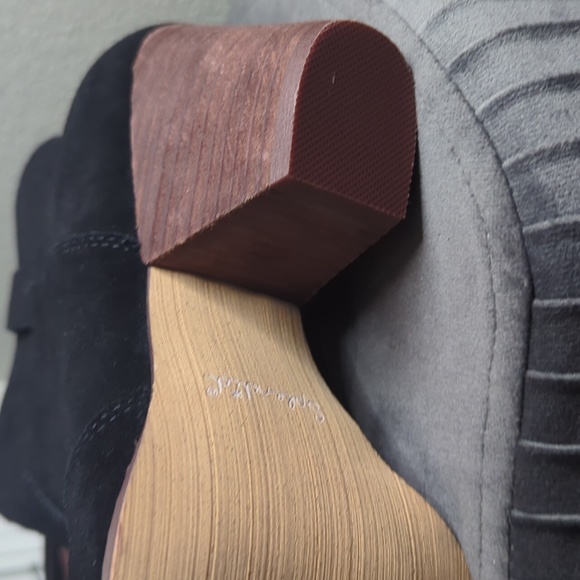 New suede black booties - Picture 6 of 6